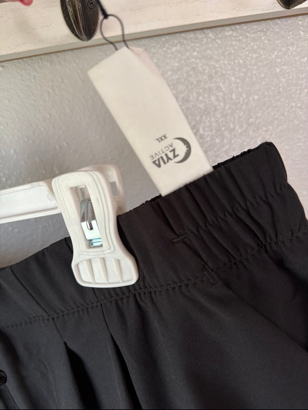 Zyia Shorts - Picture 3 of 4